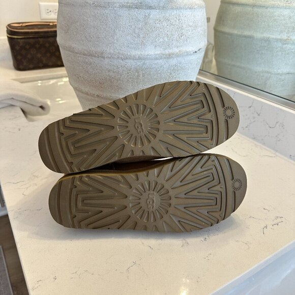 UGG Classic Mini II Genuine Shearling Lined Boot in Chestnut Suede Size US 10 - Picture 8 of 11